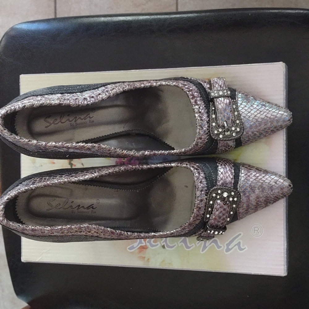 Heels - Picture 2 of 4